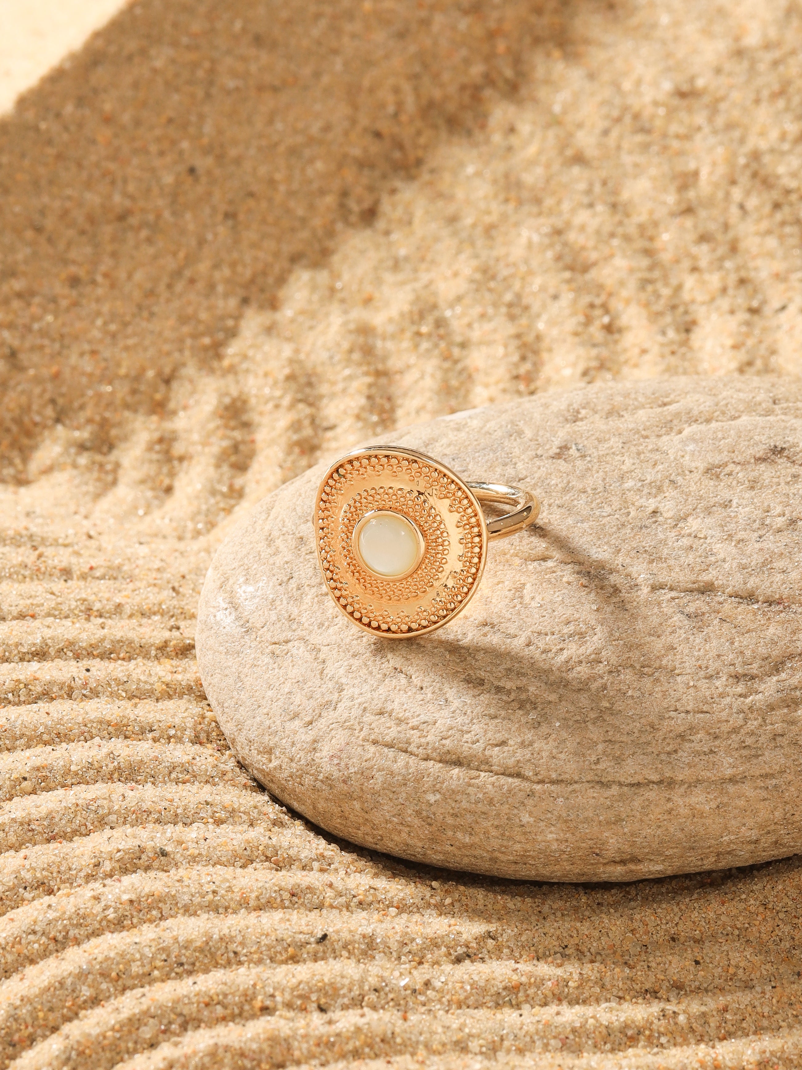 Shimmery Solitaire Halo Band Shimmery Solitaire Halo Band